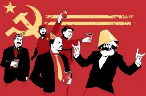 Lenin. Stalin, Marx, Mao, Castro festeggiano con la coca cola